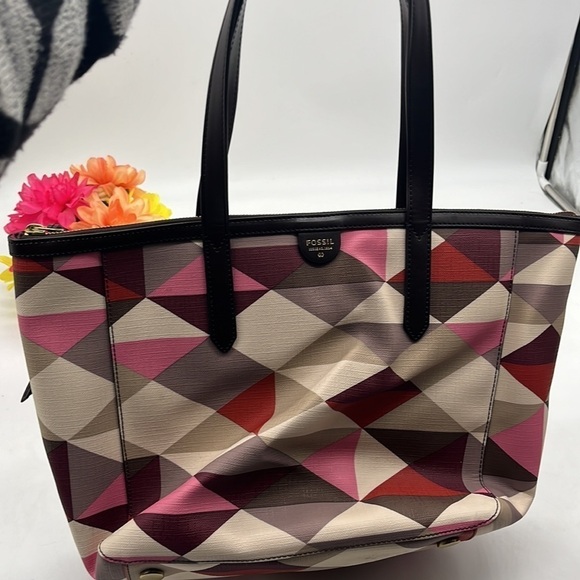 Fossil Geometric Patterned Plastic Coated Tote Bag. MCB4528C - Picture 3 of 16